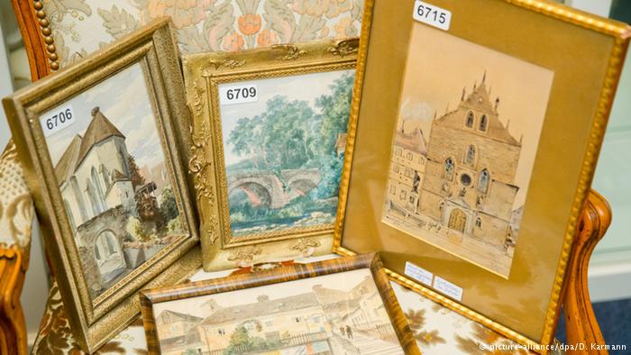 Hitler`s paintings go under hammer